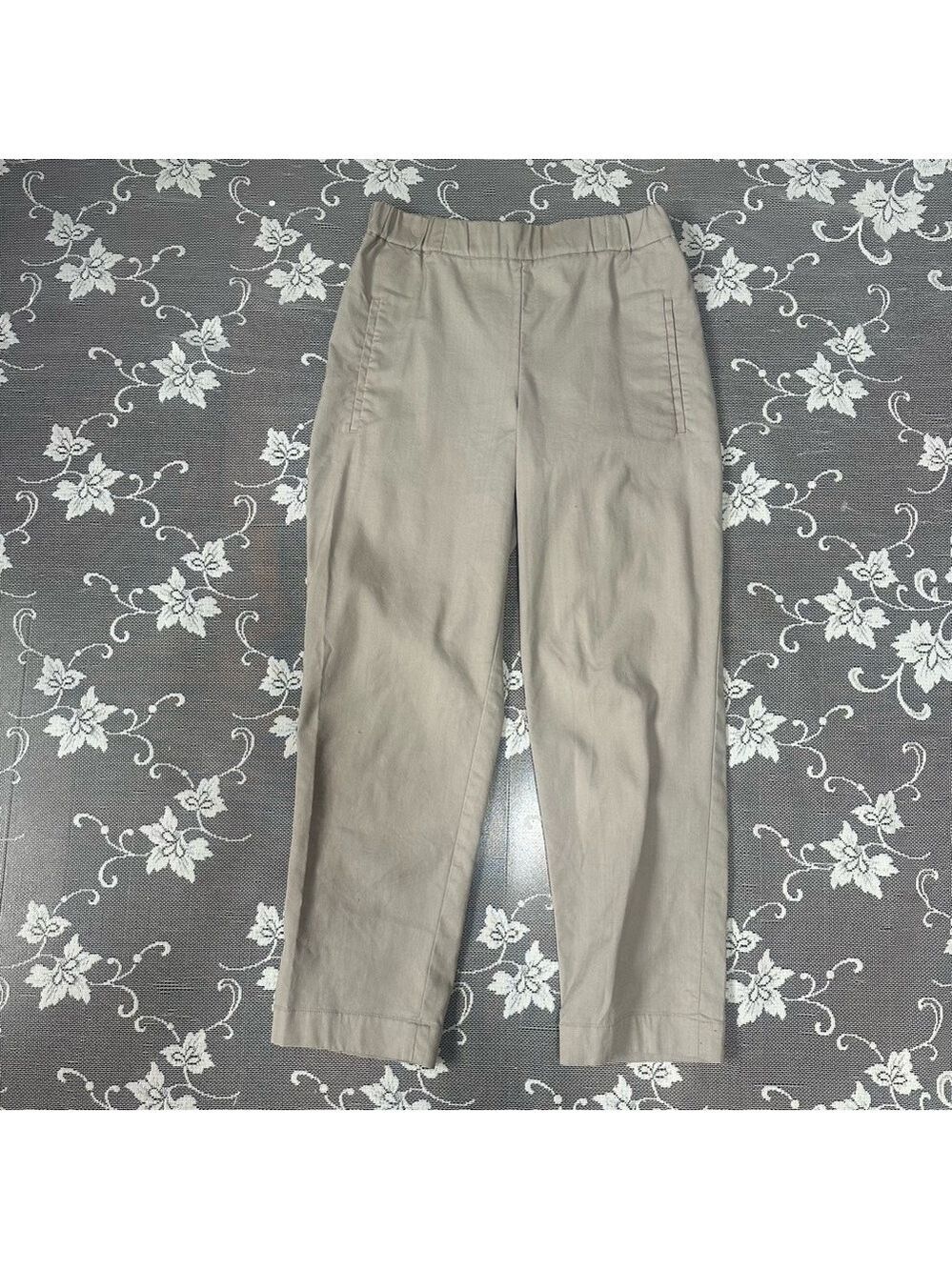 Aritzia Wilfred Elastic Waist Pull On Crop Pants
Sz 4